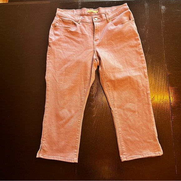Levi’s Size 31 Lavender Purple Classic Capri Leg Denim Jean - Picture 1 of 9